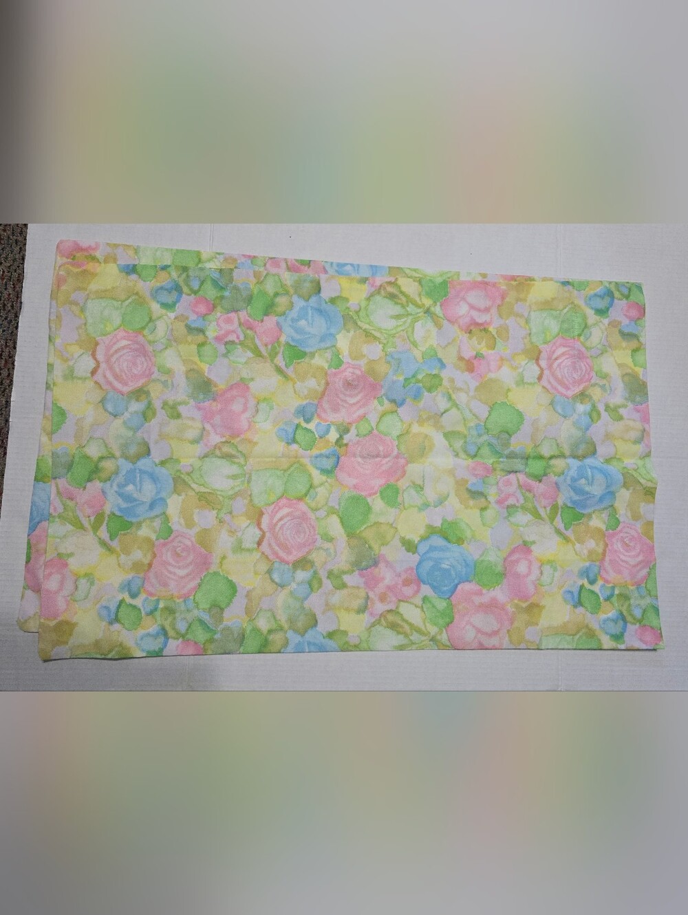 Monticello Vintage Floral Pattern Pillowcases Queen Size No Iron Percale NWOT